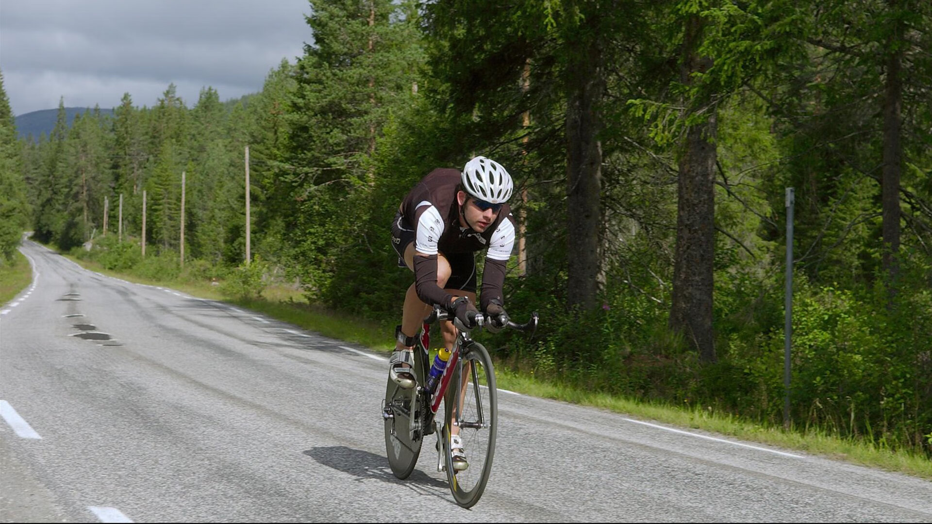 勇士翻盘森林狼，季后赛首轮中库里三分雨不断，勇士队pk森林狼视频